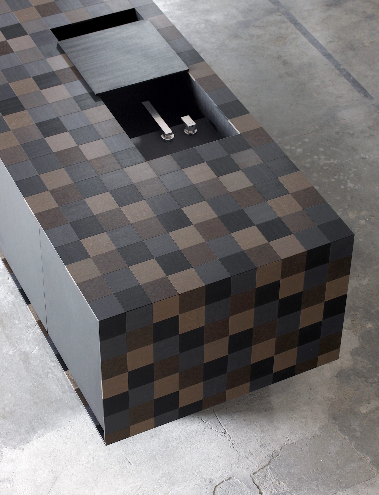 Handleless kitchen island with patterned tiled finish